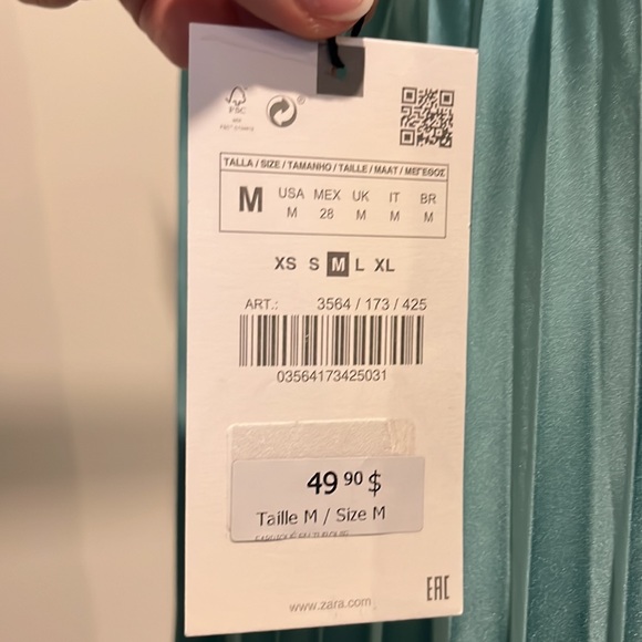 NWT midi satin pleated midi skirt - Picture 6 of 6